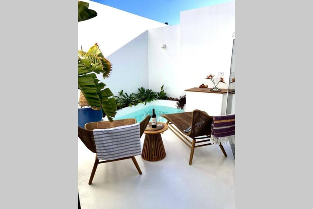 Unique, Stylish & Calm El Estanque By The Sea, Adults Only Βίλα Costa Teguise Εξωτερικό φωτογραφία