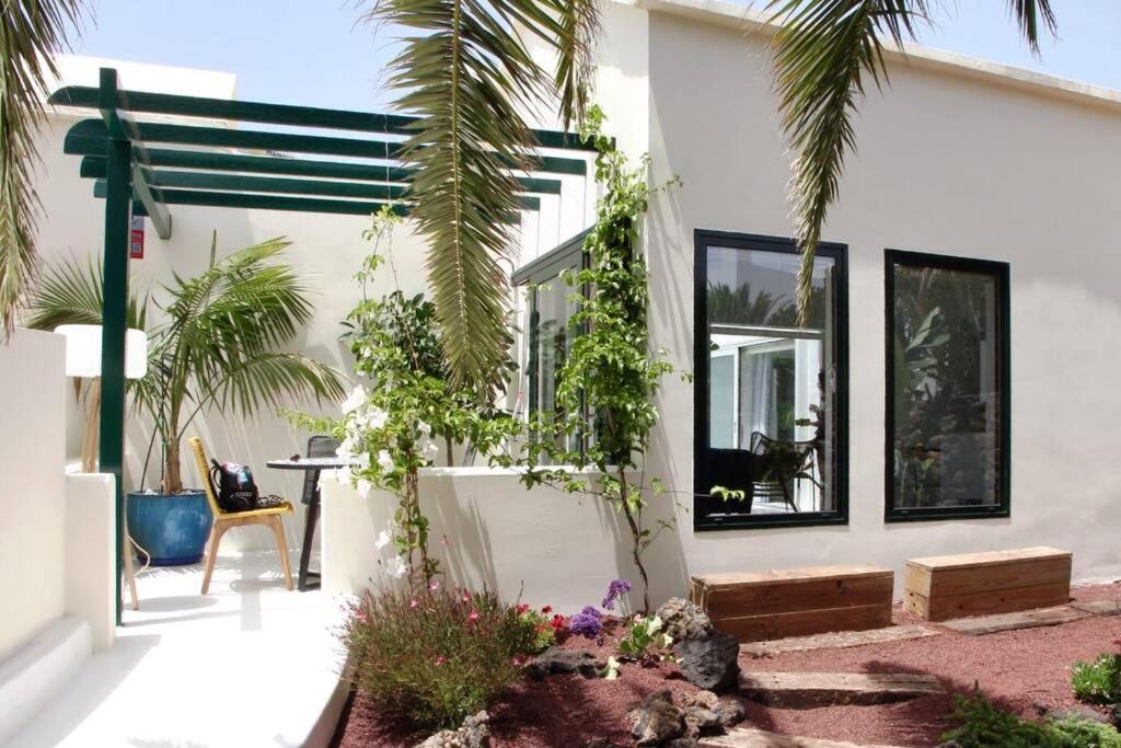 Unique, Stylish & Calm El Estanque By The Sea, Adults Only Βίλα Costa Teguise Εξωτερικό φωτογραφία