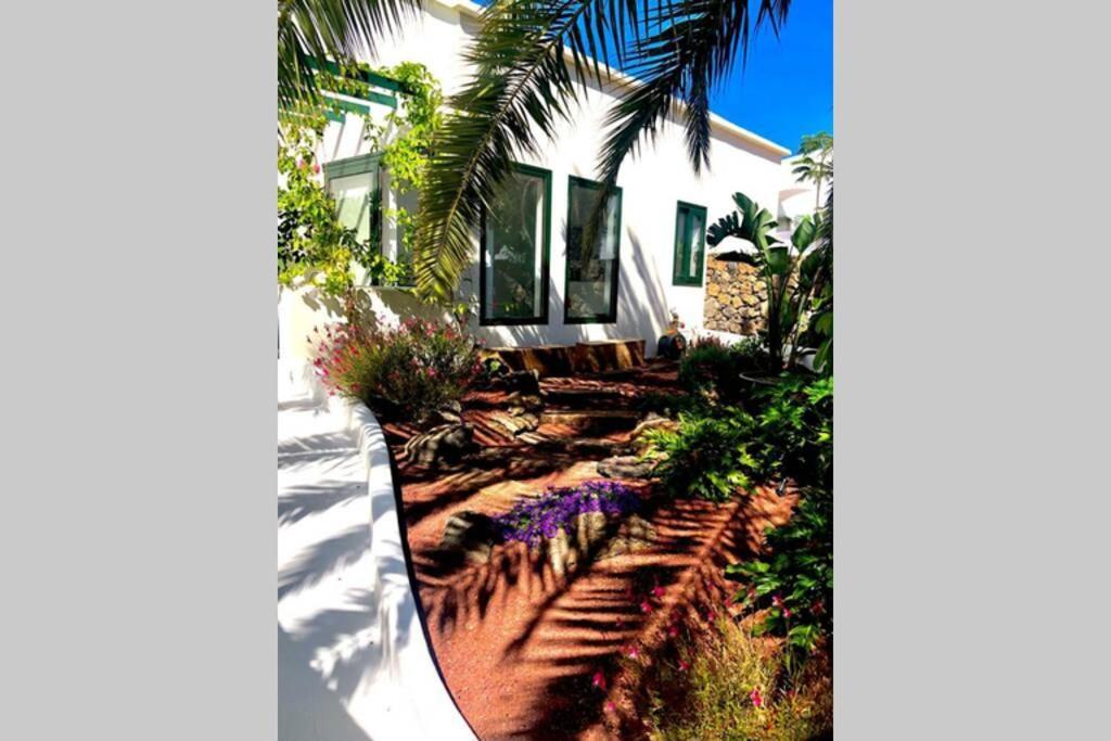Unique, Stylish & Calm El Estanque By The Sea, Adults Only Βίλα Costa Teguise Εξωτερικό φωτογραφία